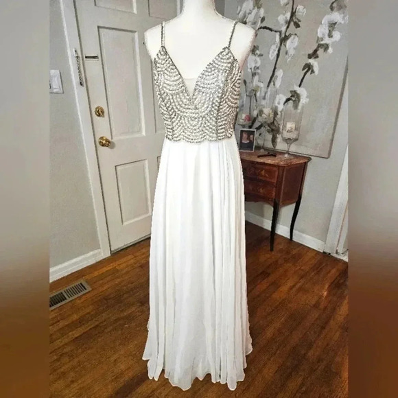 Speechless gown with pearl and rhinestones bodice - Picture 1 of 14